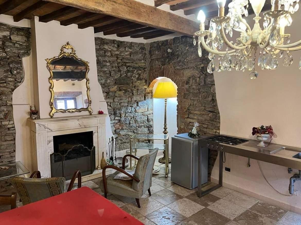 La Piazzetta Toscana B&B Кампілья-Мариттіма Екстер'єр фото